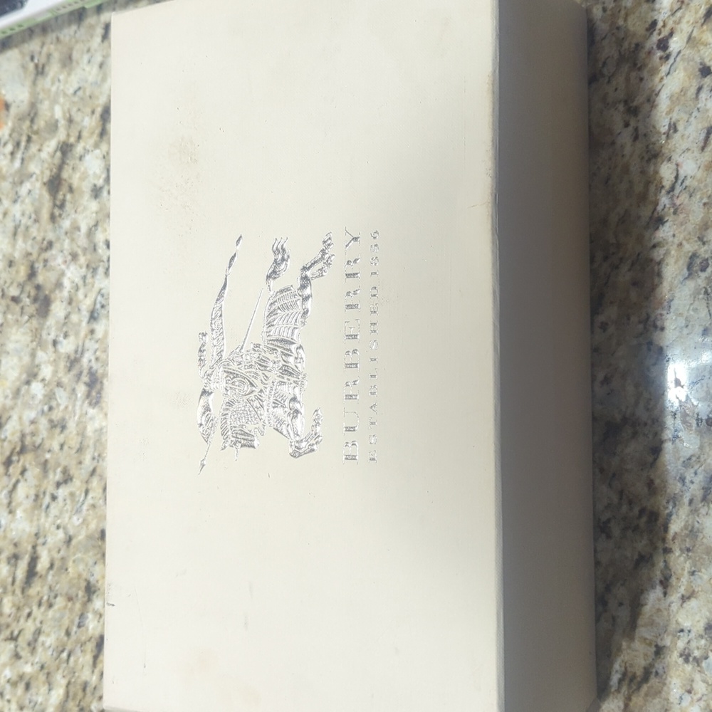 Burberry shoes - Picture 10 of 10